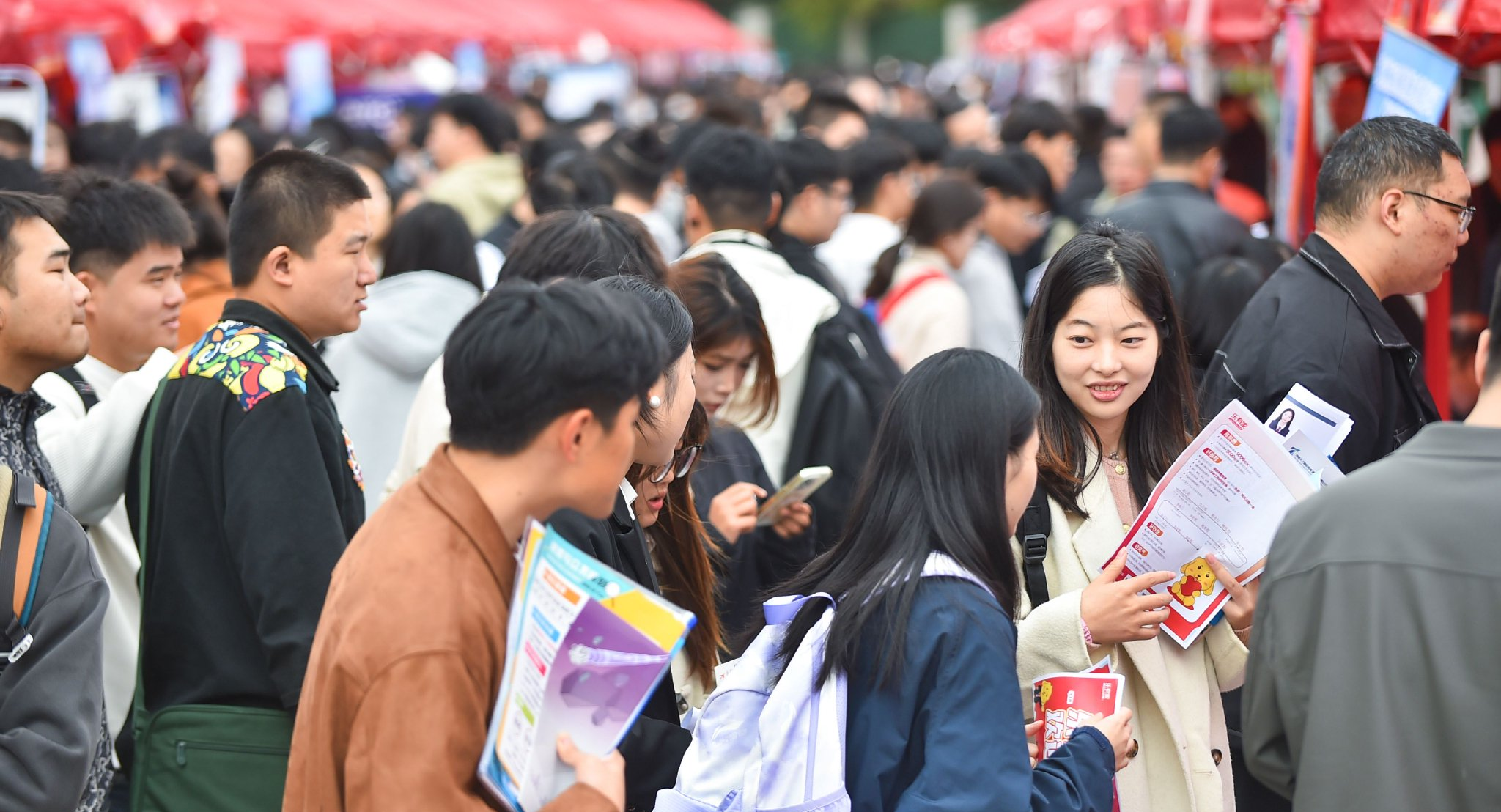 开云体育官网-转折点！成都蓉城外线爆发，法甲集结日攻防权衡，更衣室稳定，更衣室氛围转暖的简单介绍